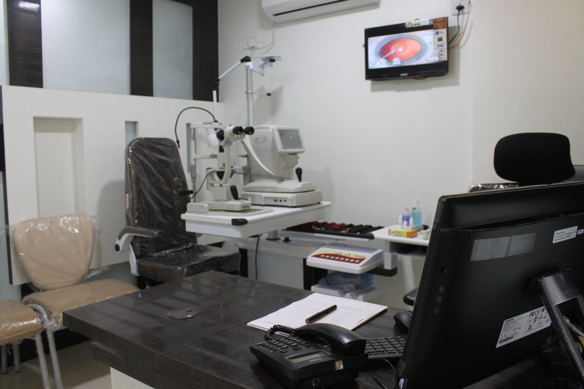 Quiet ophthalmic consultation suite at Insight Institute with a slit-lamp, autorefractor and sterile prep tray staged for the next patient